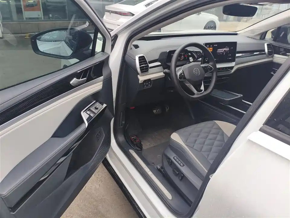 Volkswagen ID.6 CROZZ