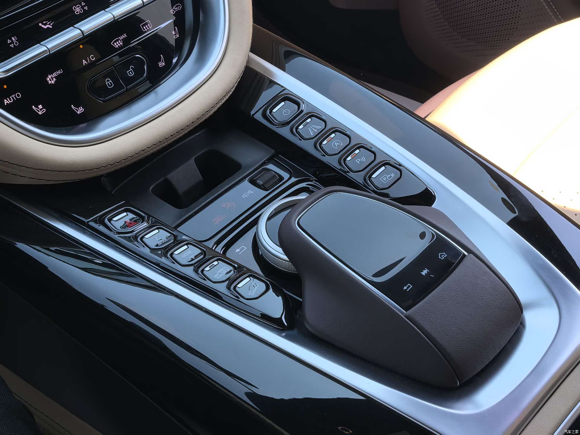 Aston Martin DBX, 2023 15