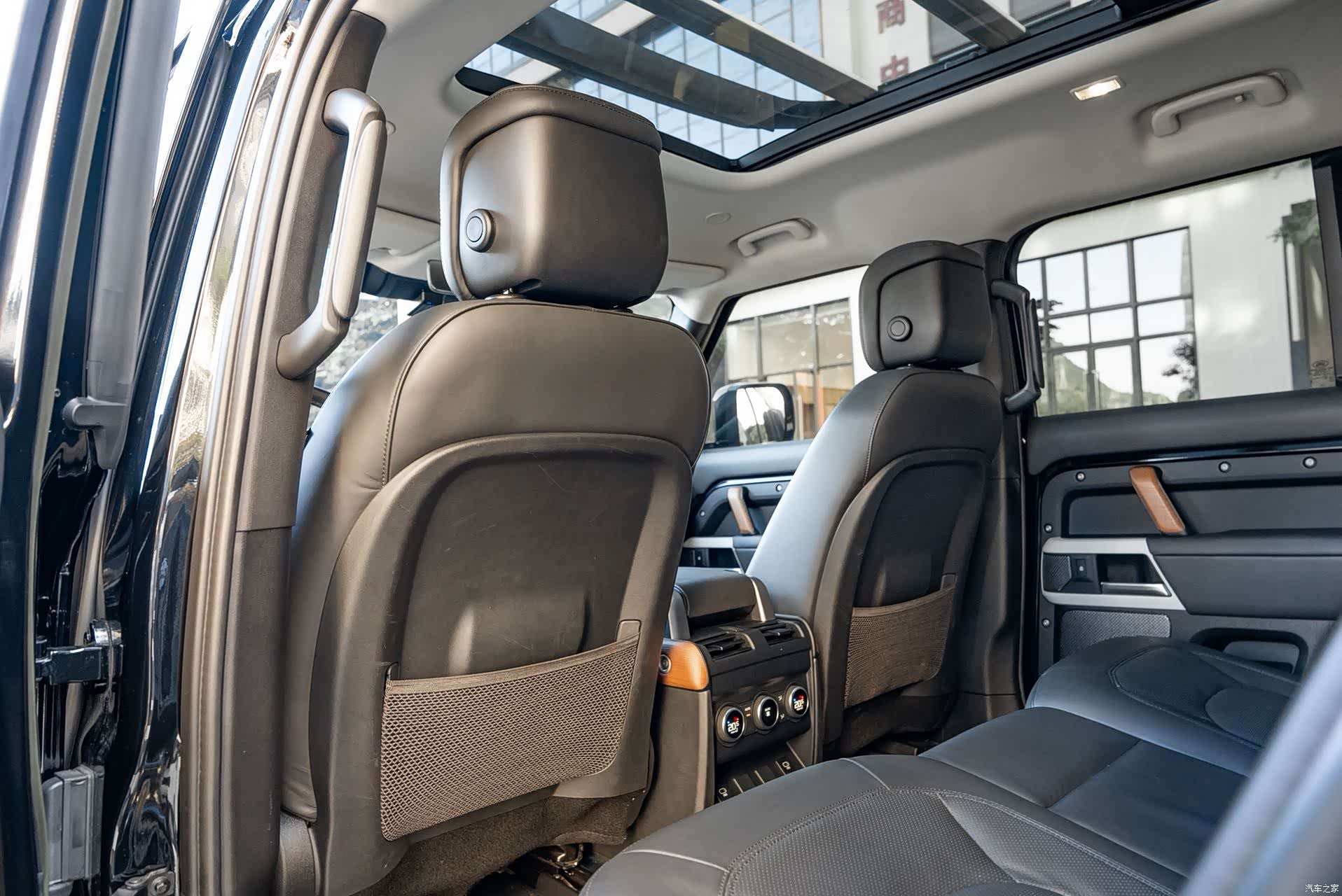 Land Rover Defender, 2022 6