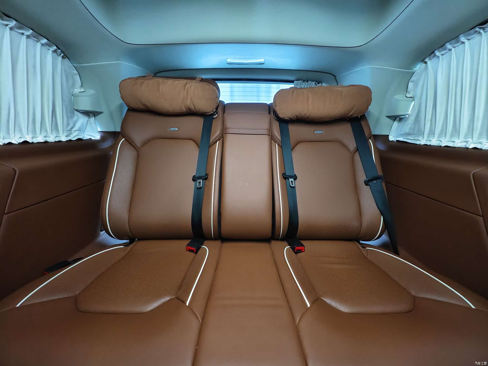 Mercedes-Benz 7, 2023 17