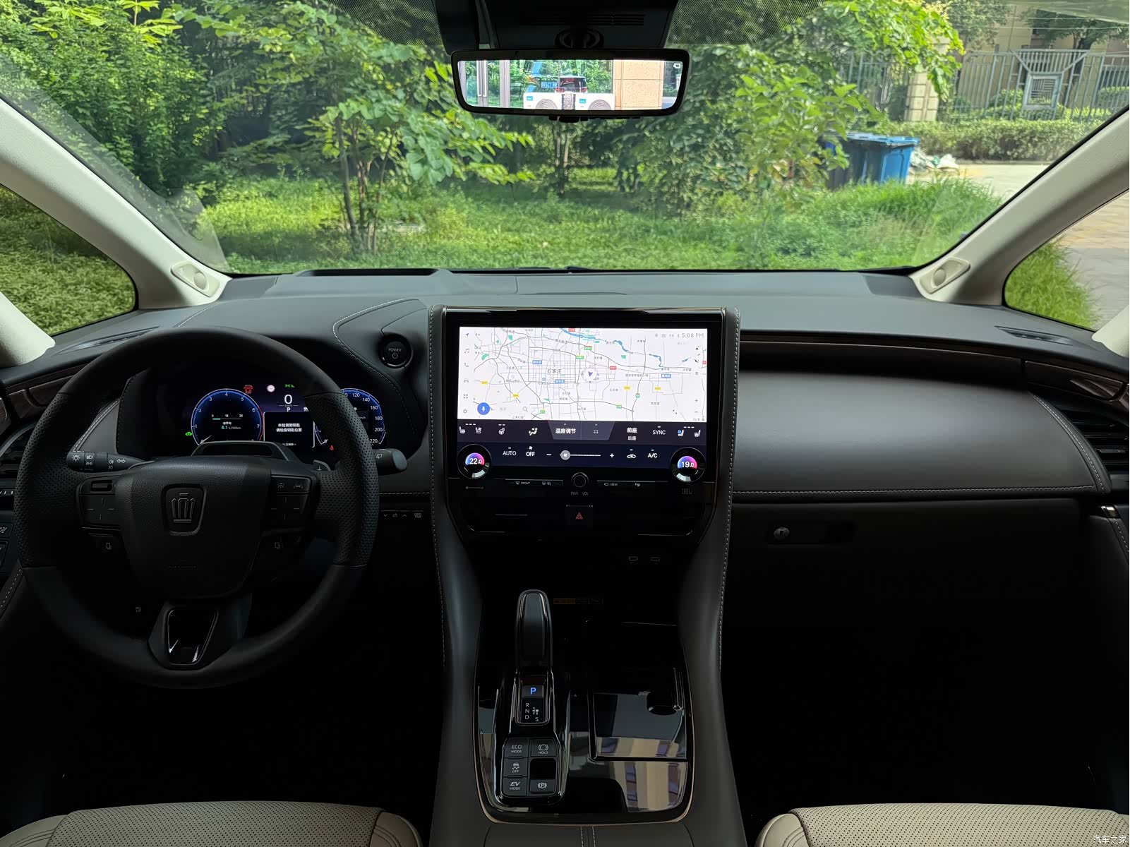 Toyota Vellfire, 2025 12