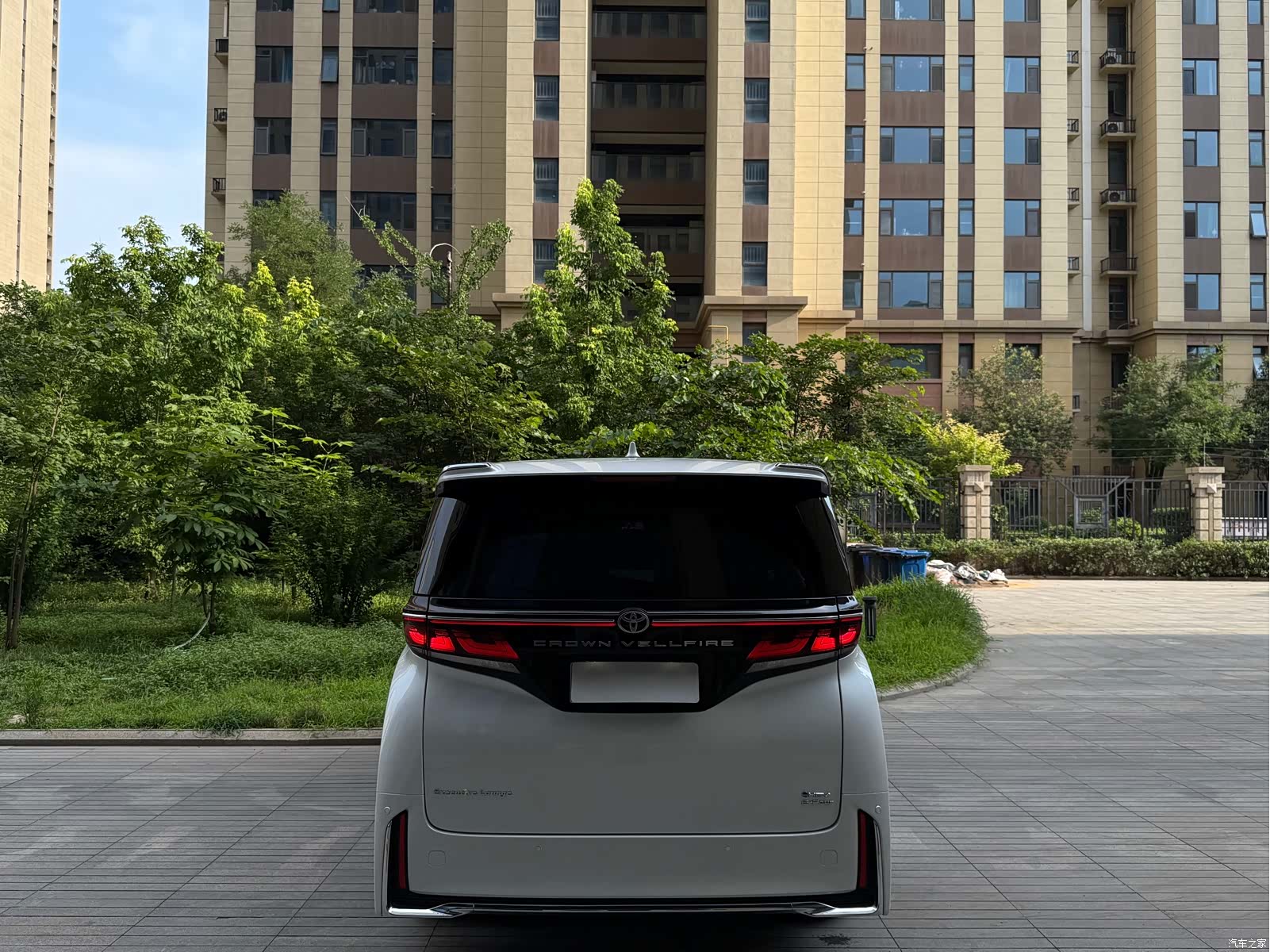 Toyota Vellfire, 2025 6