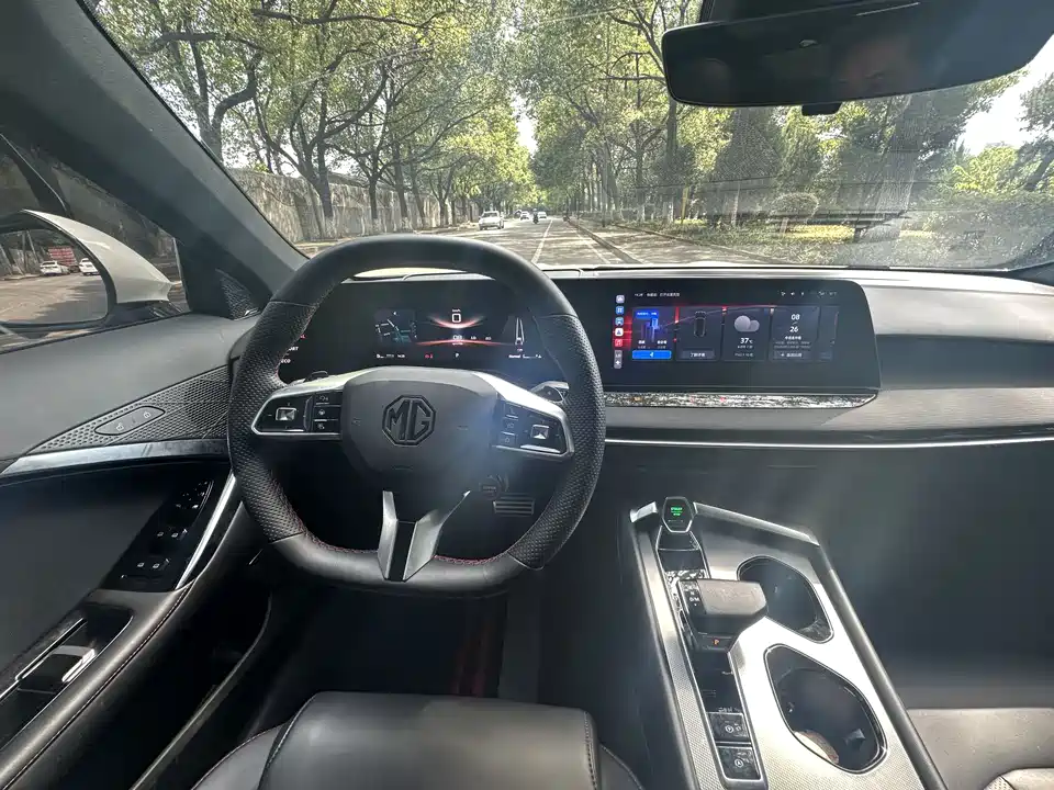 MG MG7