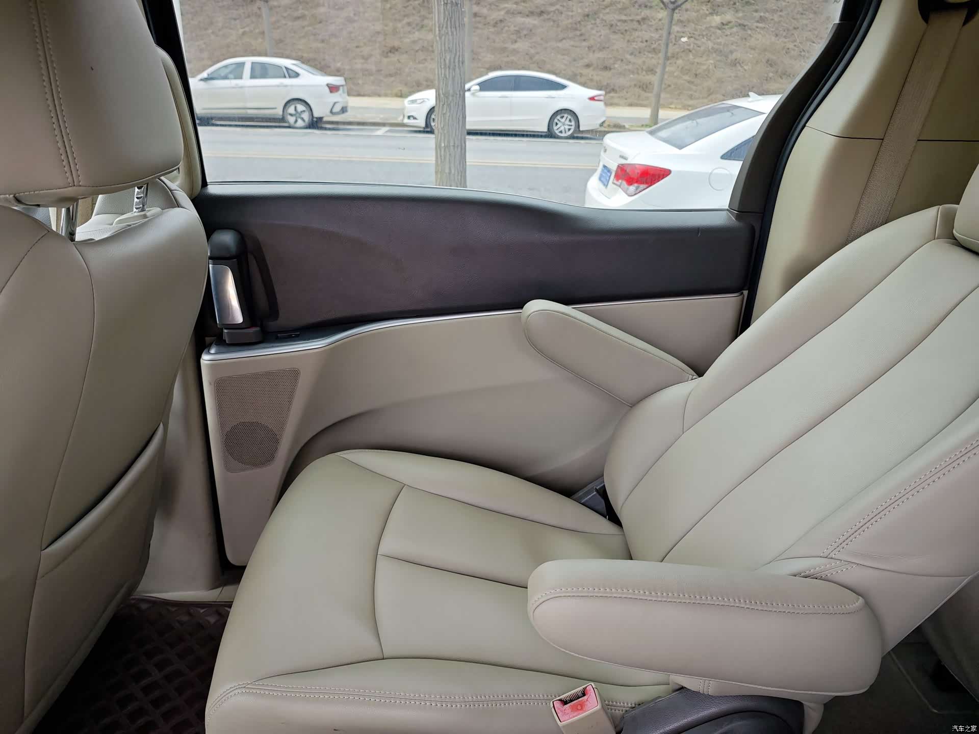 Buick GL8, 2014 13