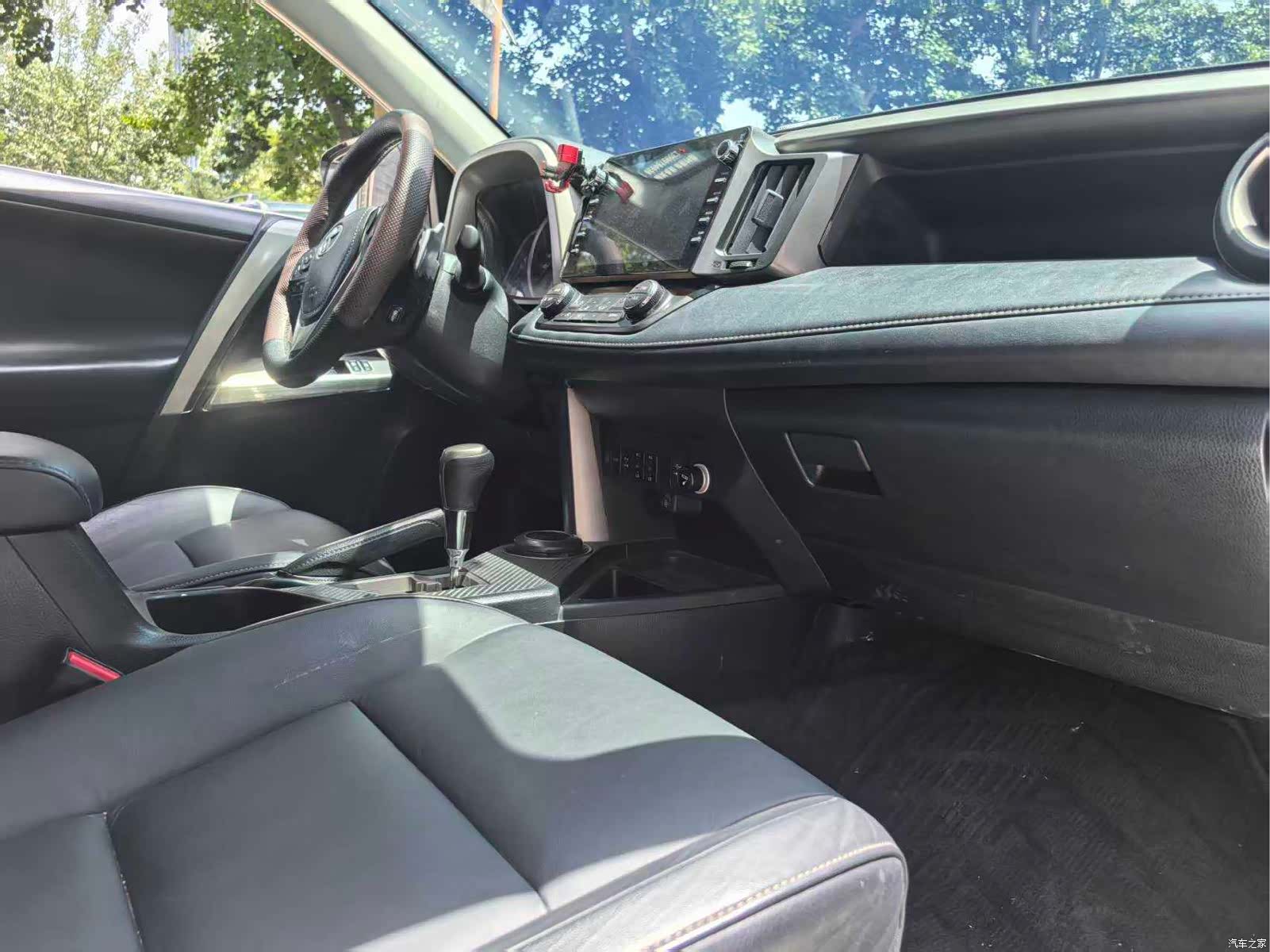 Toyota RAV4, 2015 8