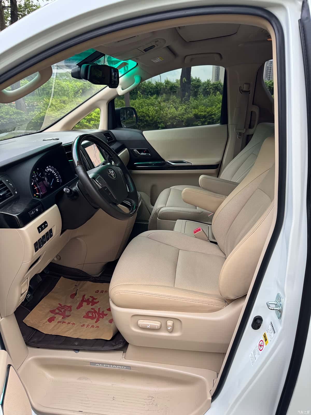 Toyota Alphard, 2013 10