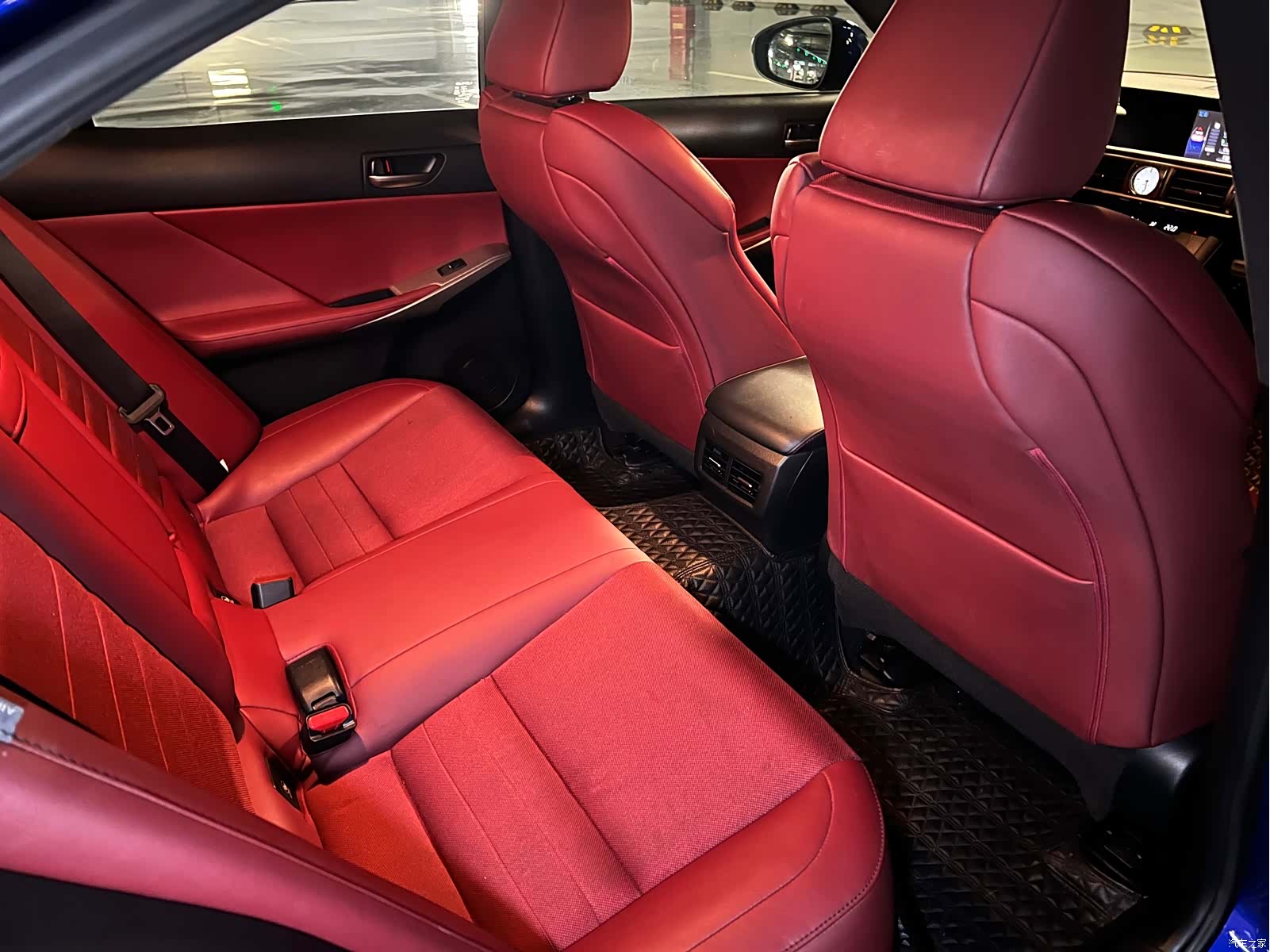Lexus IS, 2018 12