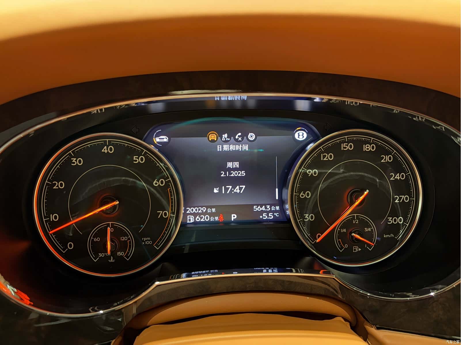 Bentley Bentayga, 2018 13