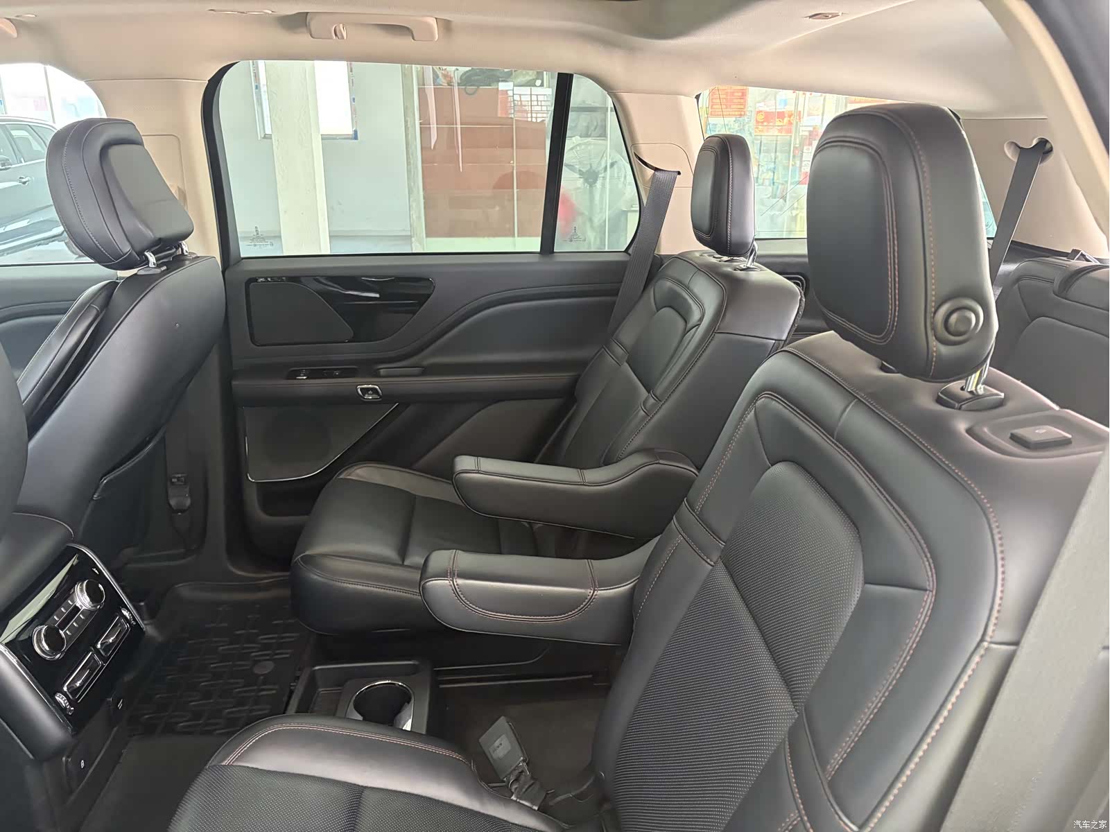 Lincoln Aviator, 2021 10