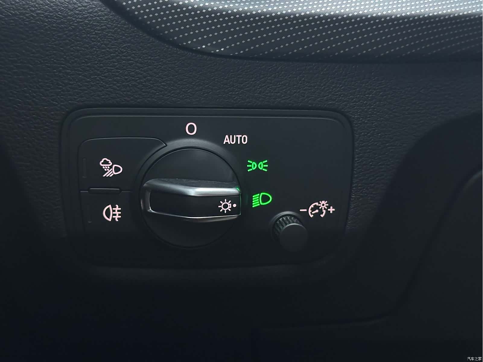 Audi Q2L, 2022 14