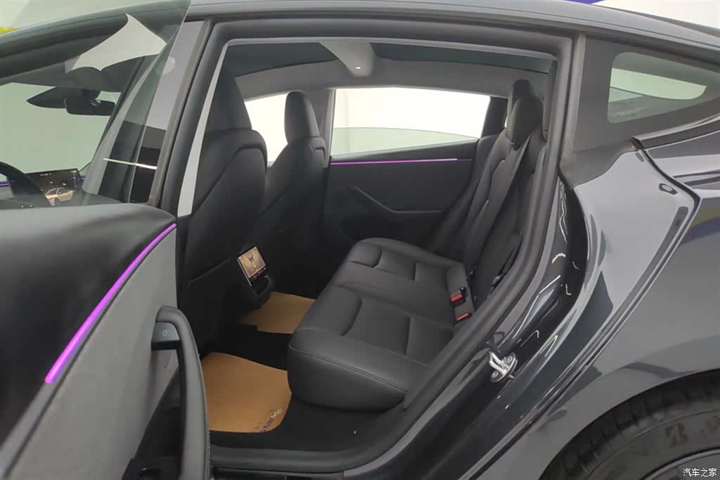 Tesla Model 3, 2025 11