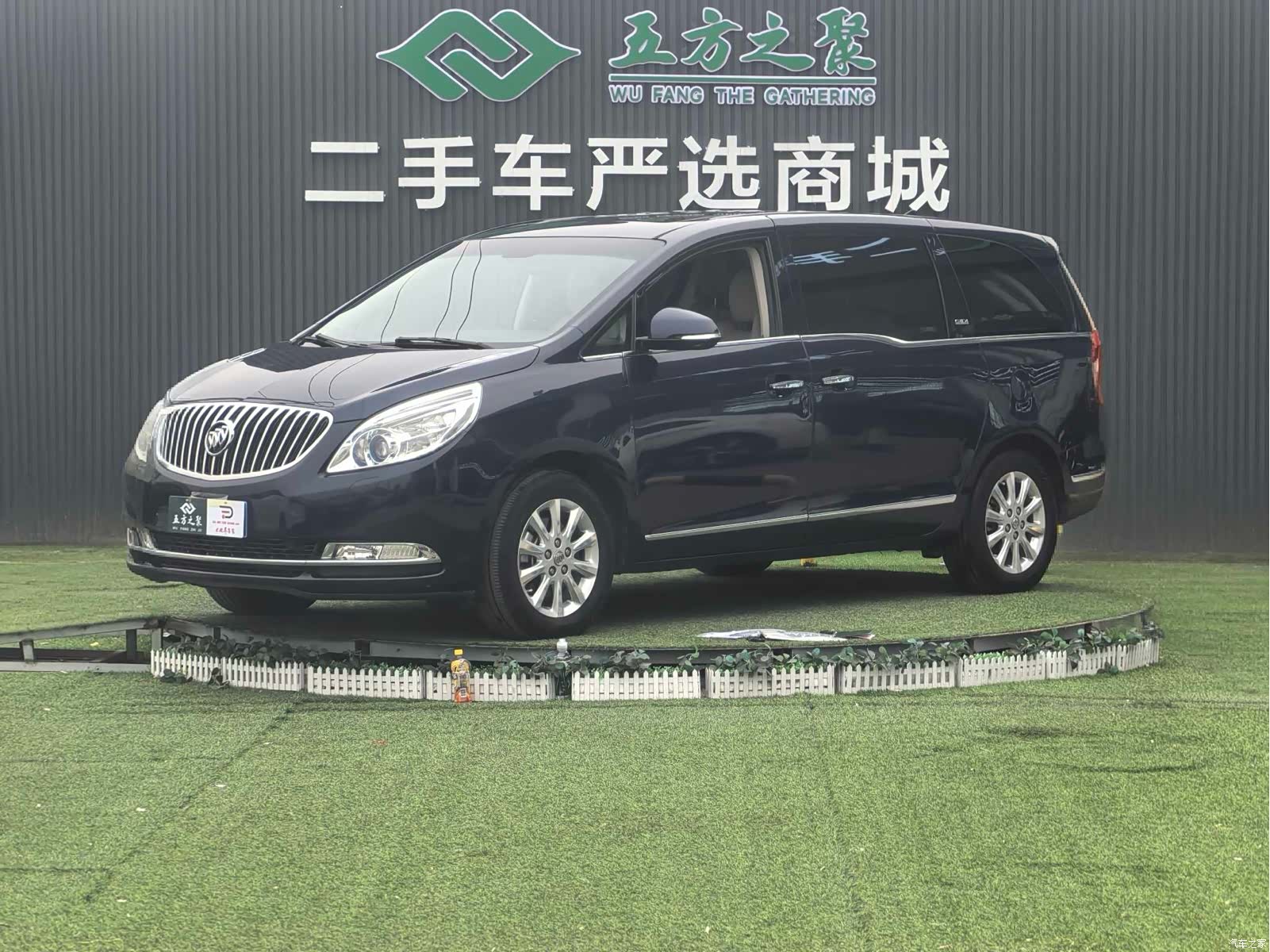Buick GL8, 2012 1