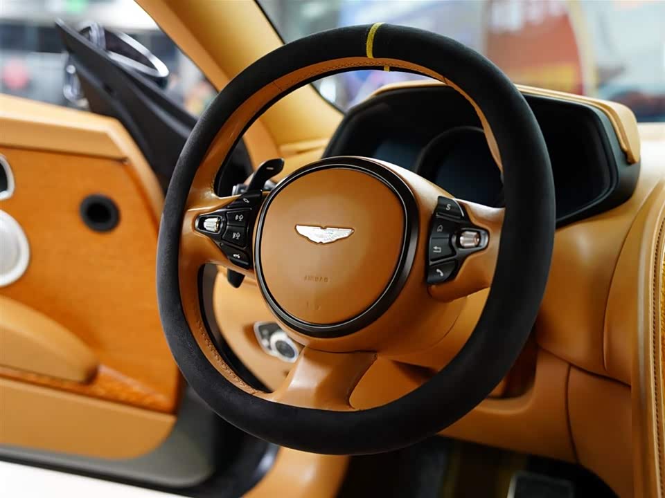 Aston Martin DB11