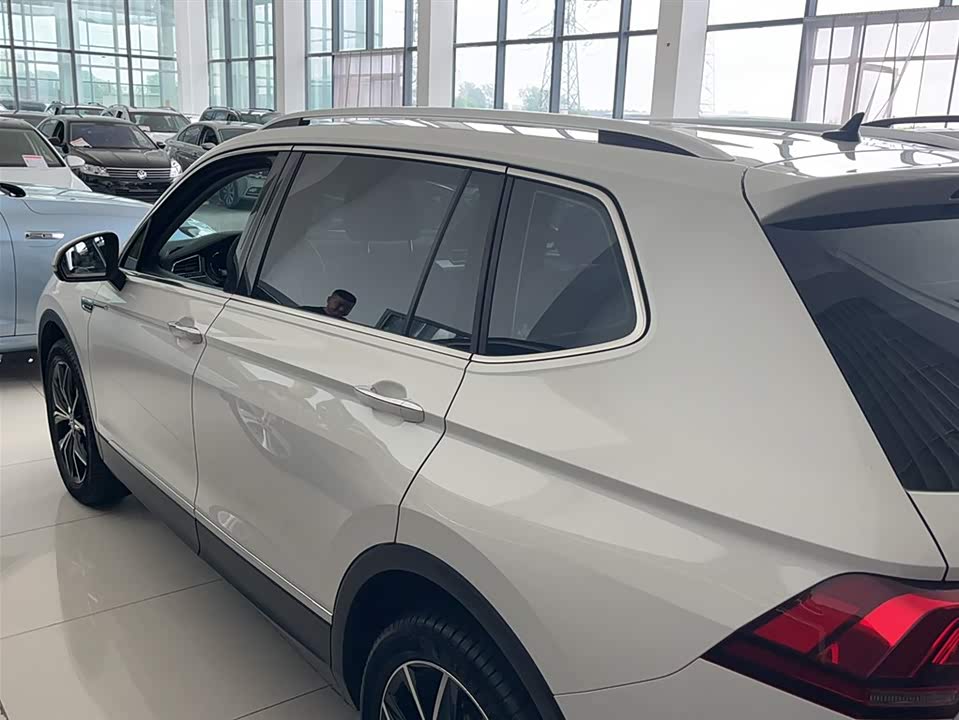 Volkswagen Tiguan L