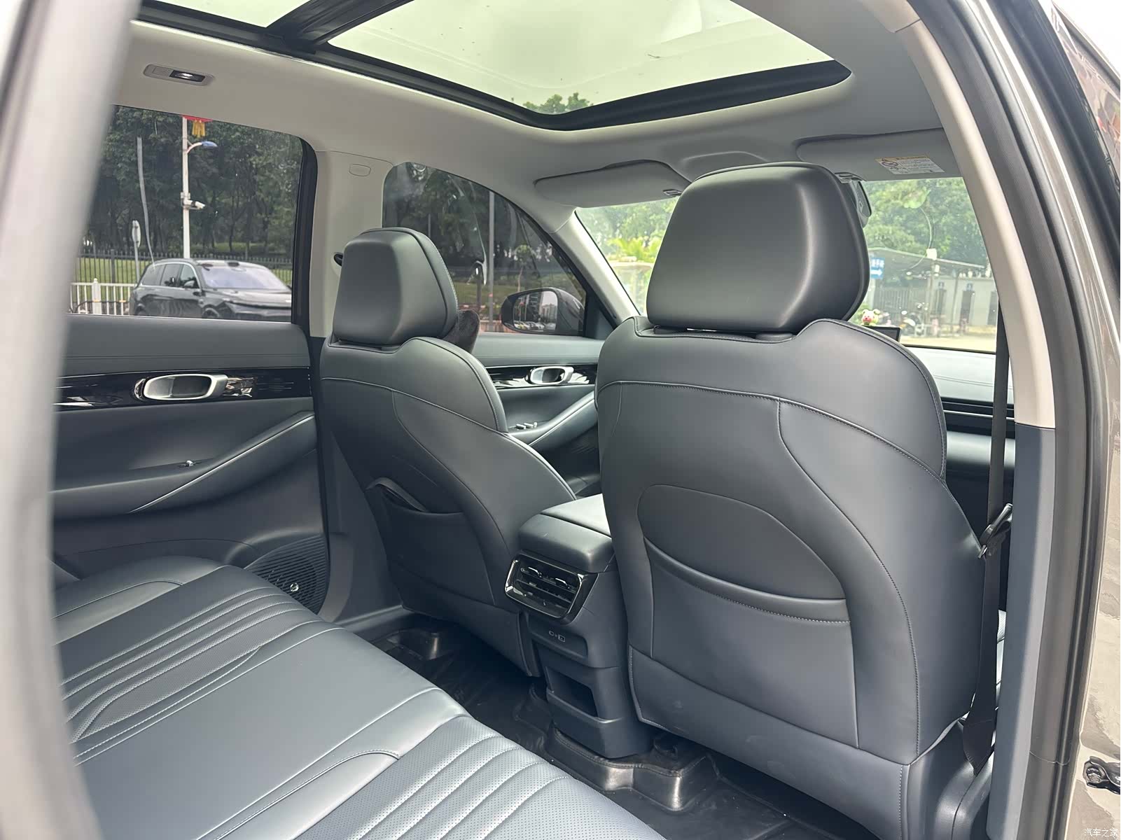 Geely Galaxy E5, 2024 32