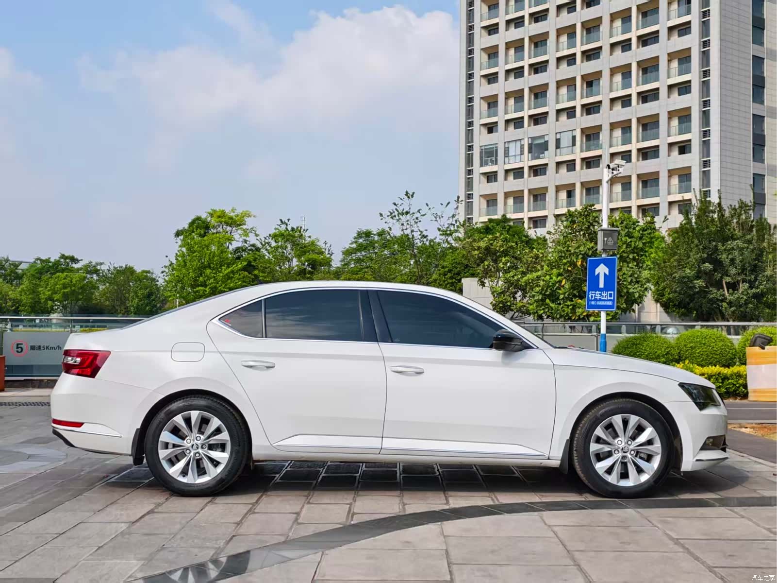 Skoda Superb, 2019 4