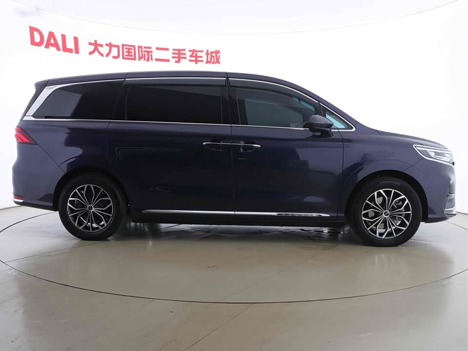 Roewe iMAX8