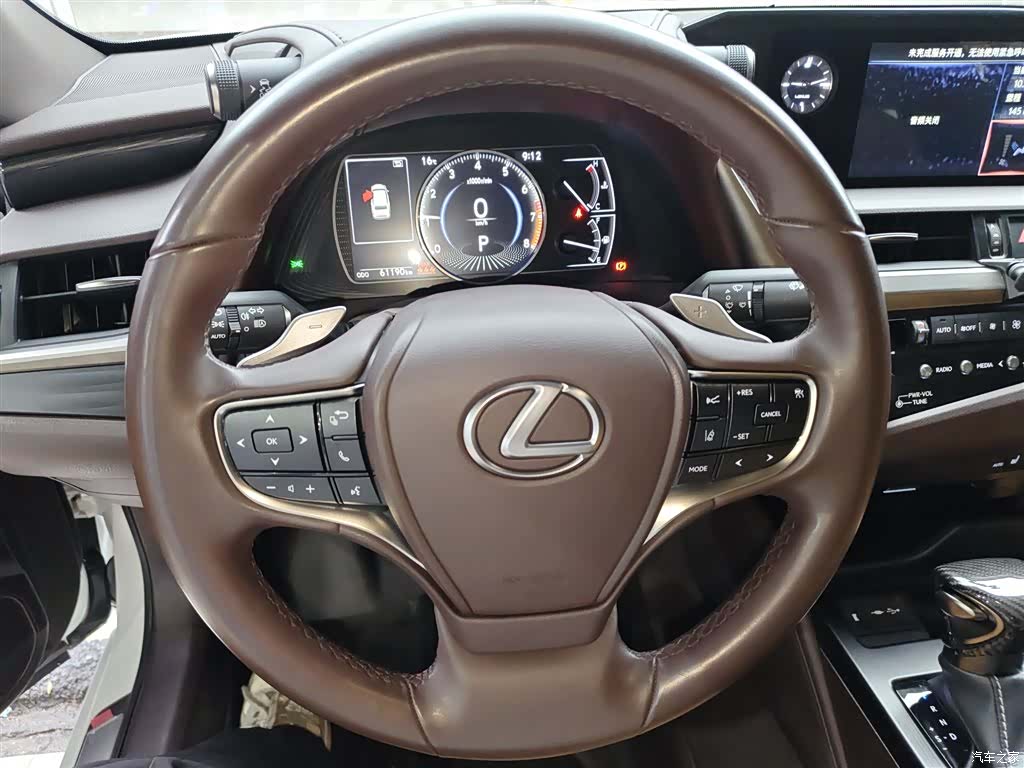 Lexus ES, 2020 3