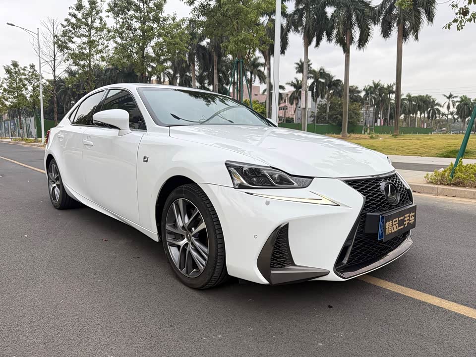 Lexus IS