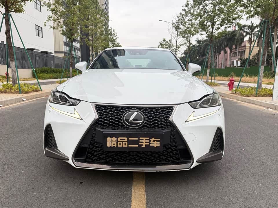 Lexus IS