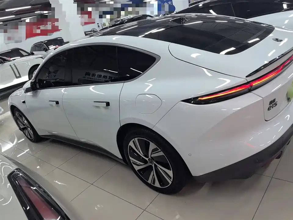 NIO ET5