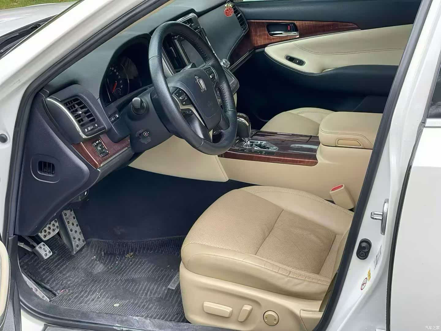 Toyota Crown, 2016 3