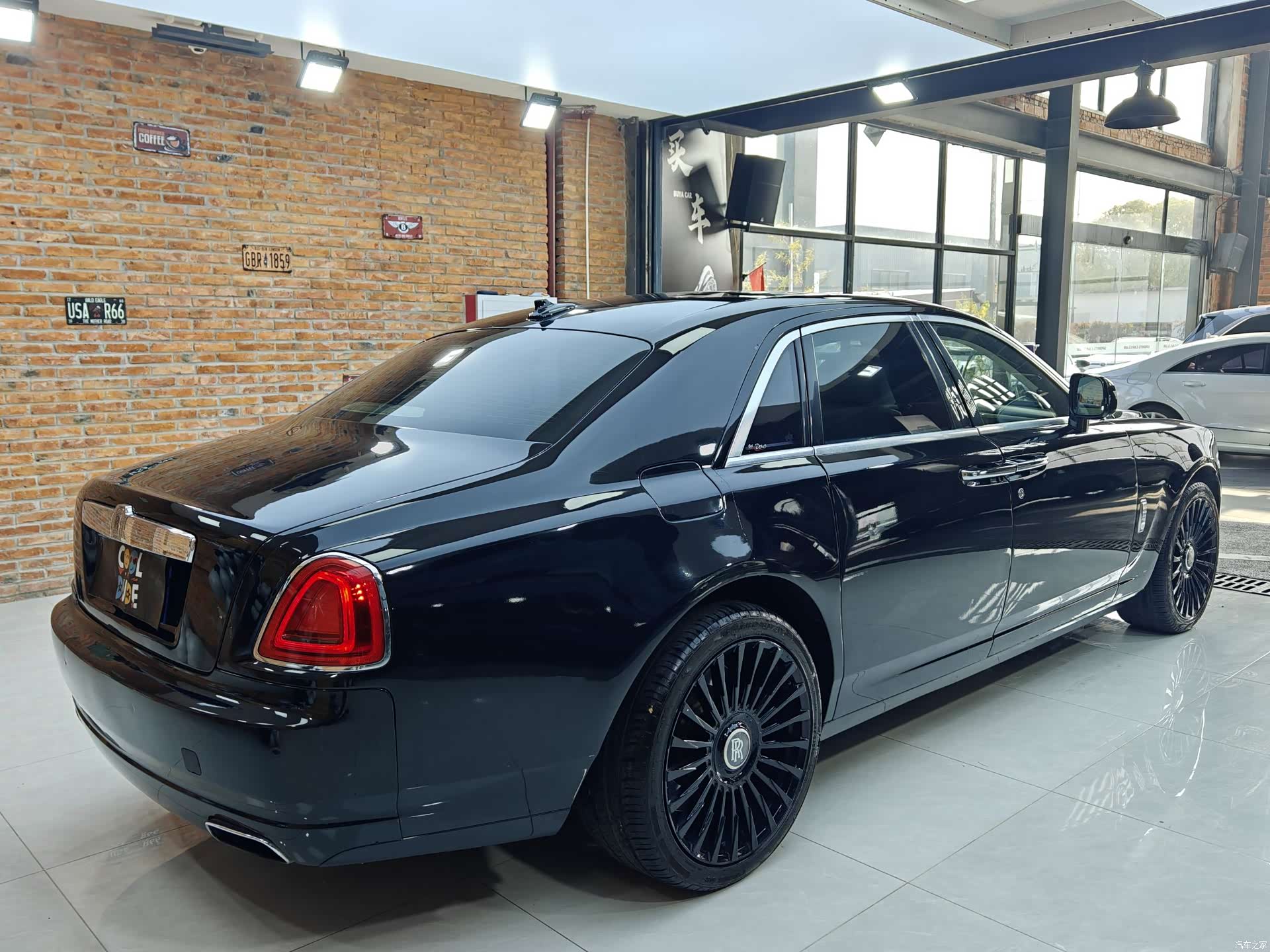 Rolls-Royce Ghost, 2012 8
