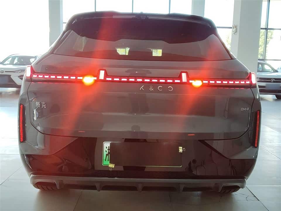 Lynk & Co 08 EM-P