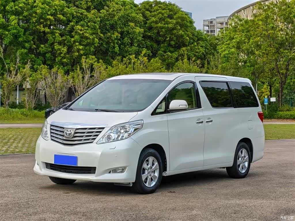 Toyota Alphard, 2010 3