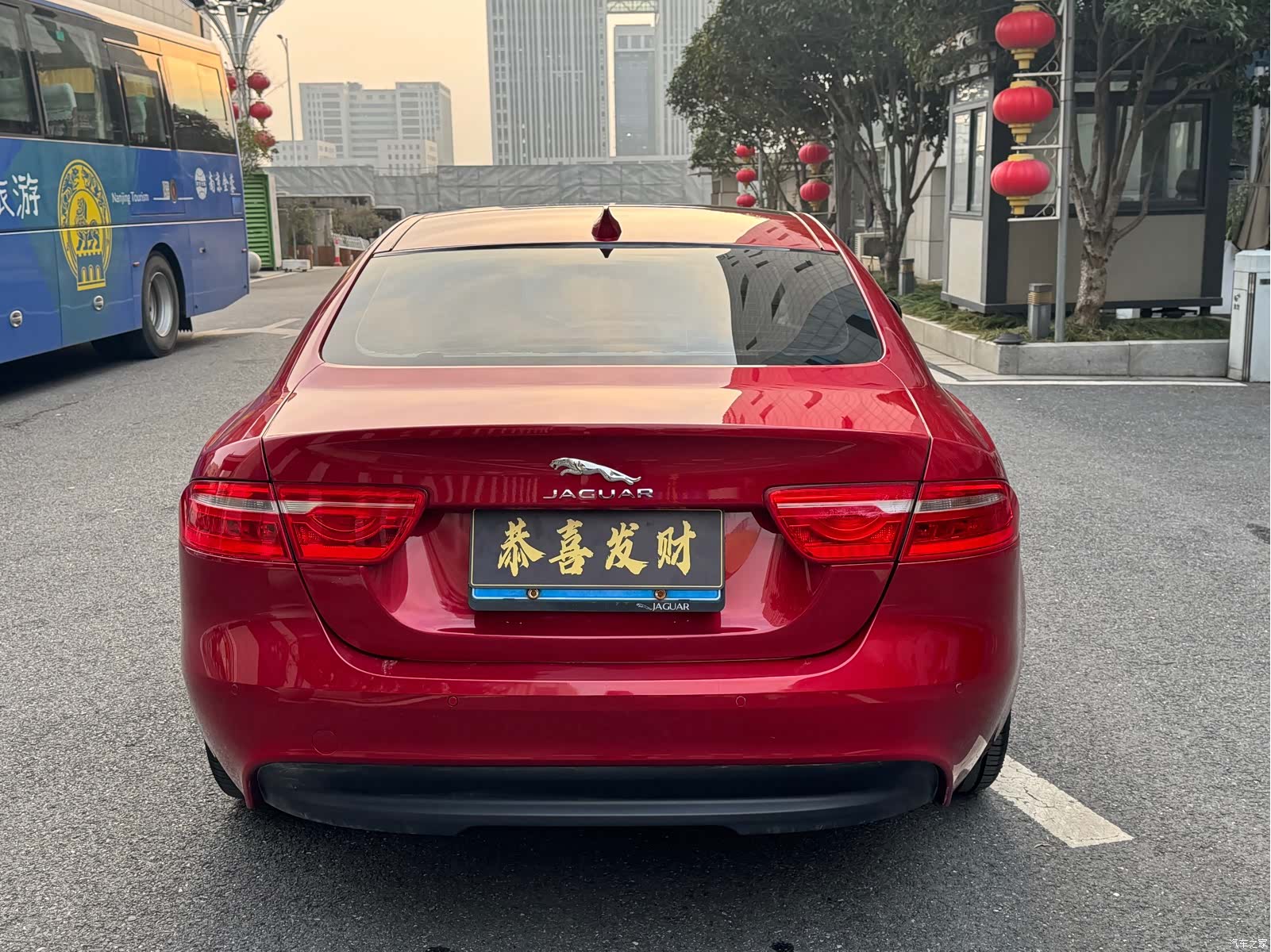 Jaguar XE, 2016 8