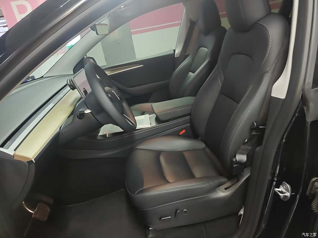 Tesla Model Y, 2023 15