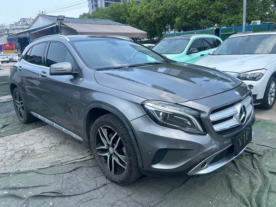 Mercedes-Benz GLA Mercedes-Benz GLA