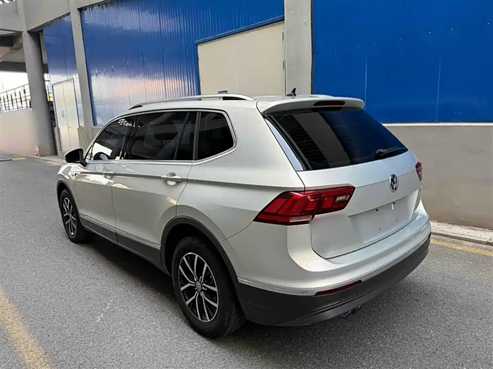 Volkswagen Tiguan L