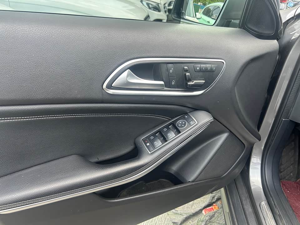 Mercedes-Benz GLA Mercedes-Benz GLA