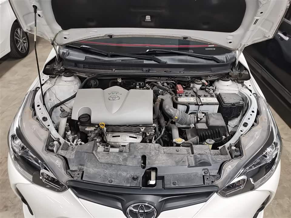 Toyota YARiS L to enjoy