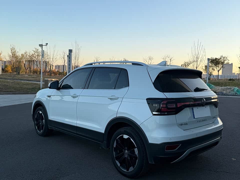 Volkswagen Exploring the shadow