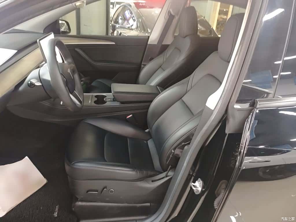 Tesla Model Y, 2023 15
