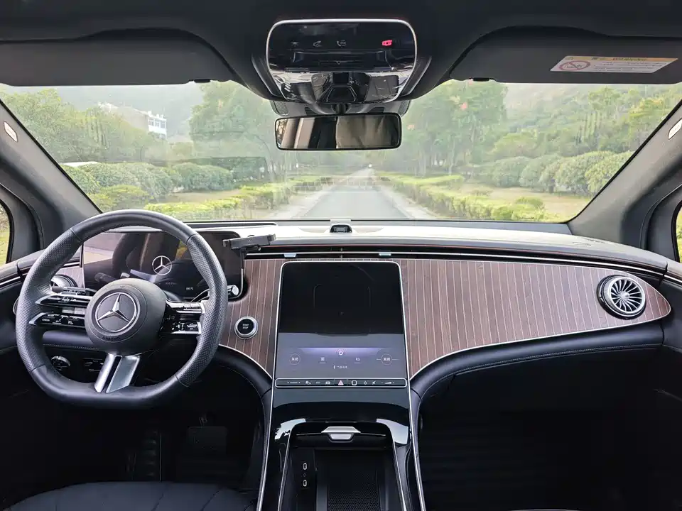 Mercedes-Benz EQE SUV