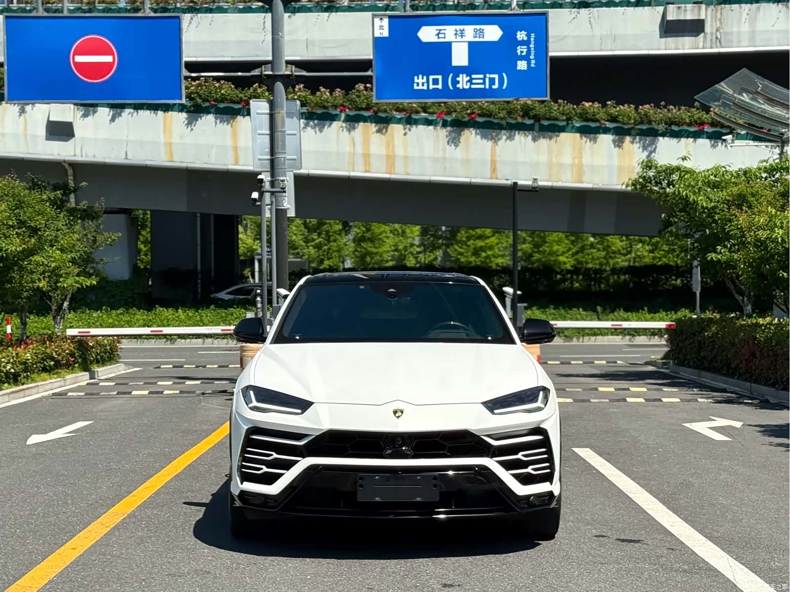 Lamborghini Urus, 2019 1