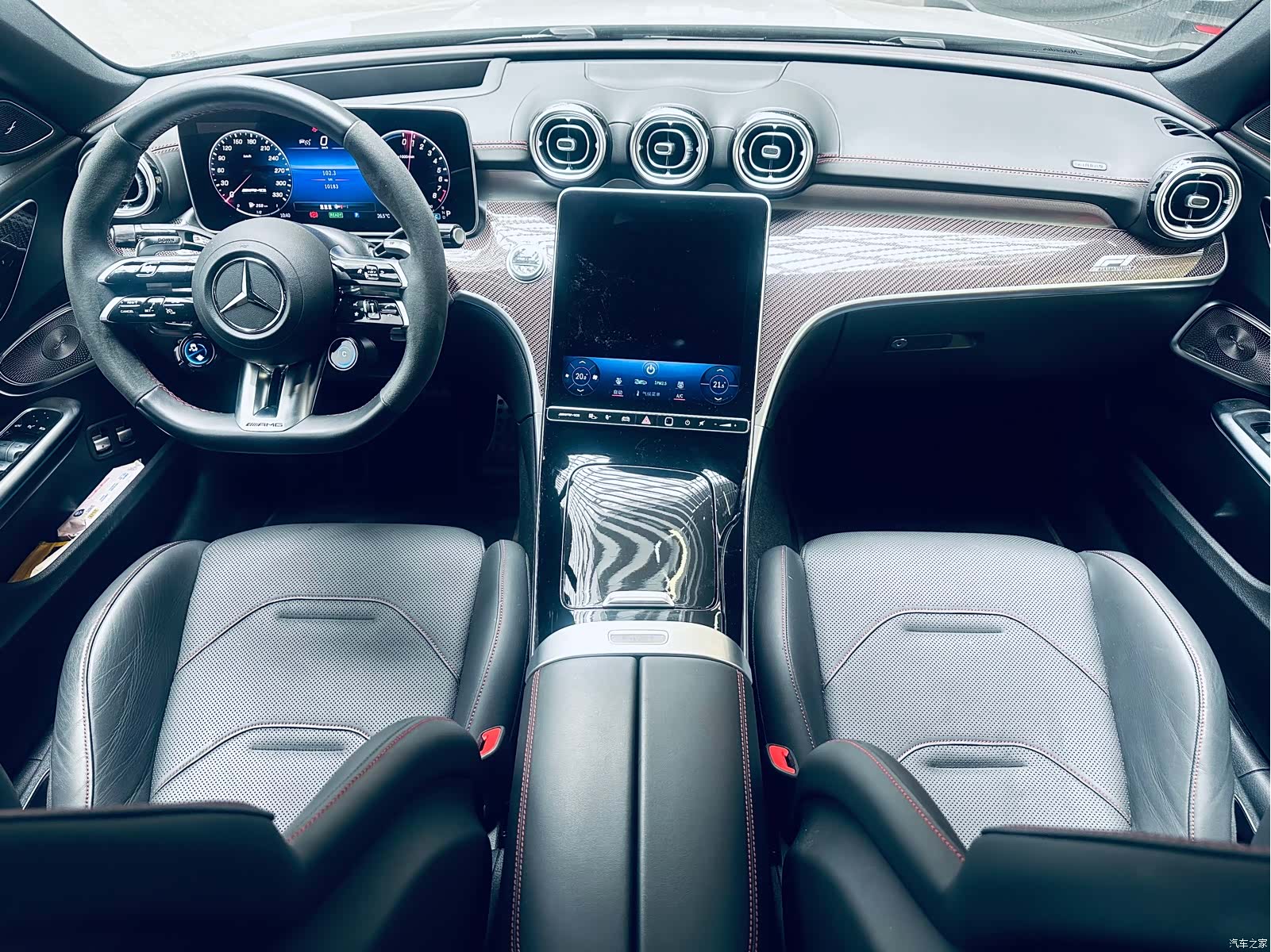 Mercedes-Benz C-Class, 2025 11