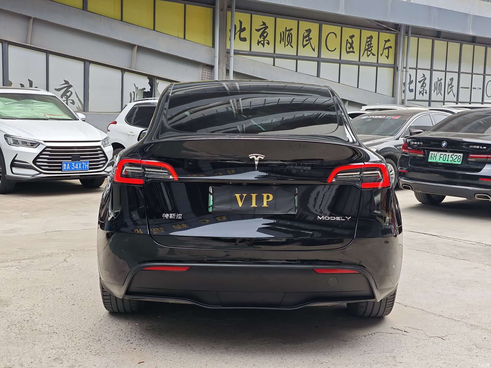 Tesla Model Y, 2021 все фото