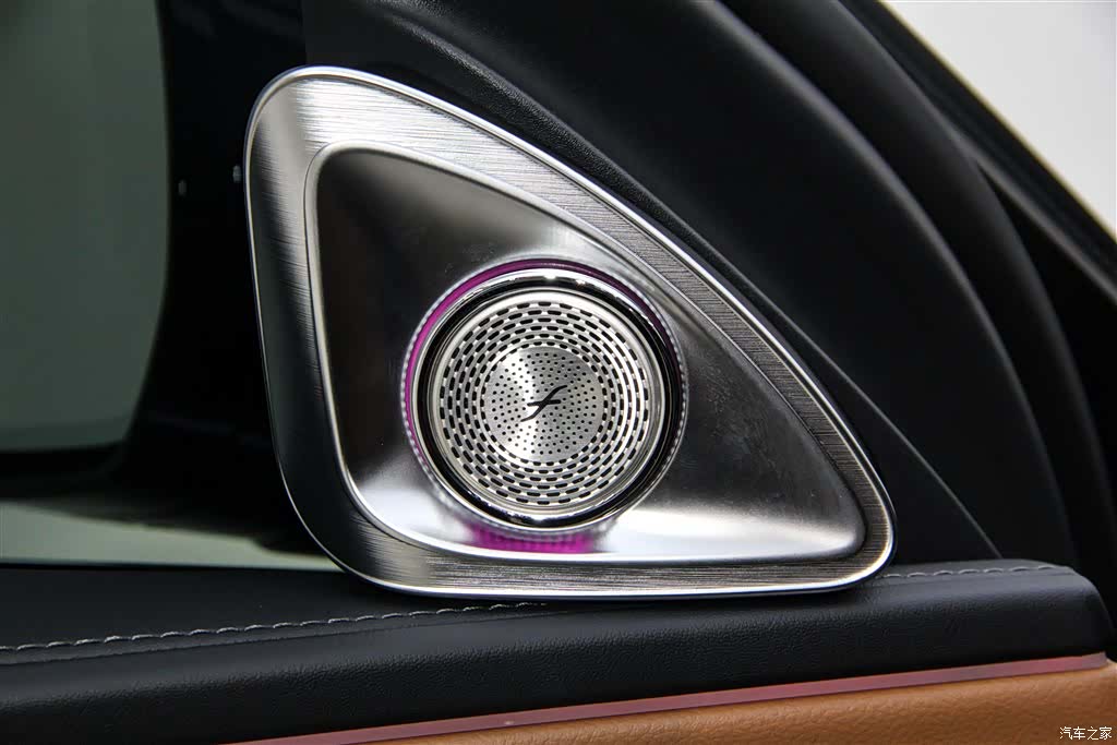 Mercedes-Benz E-Class, 2025 23