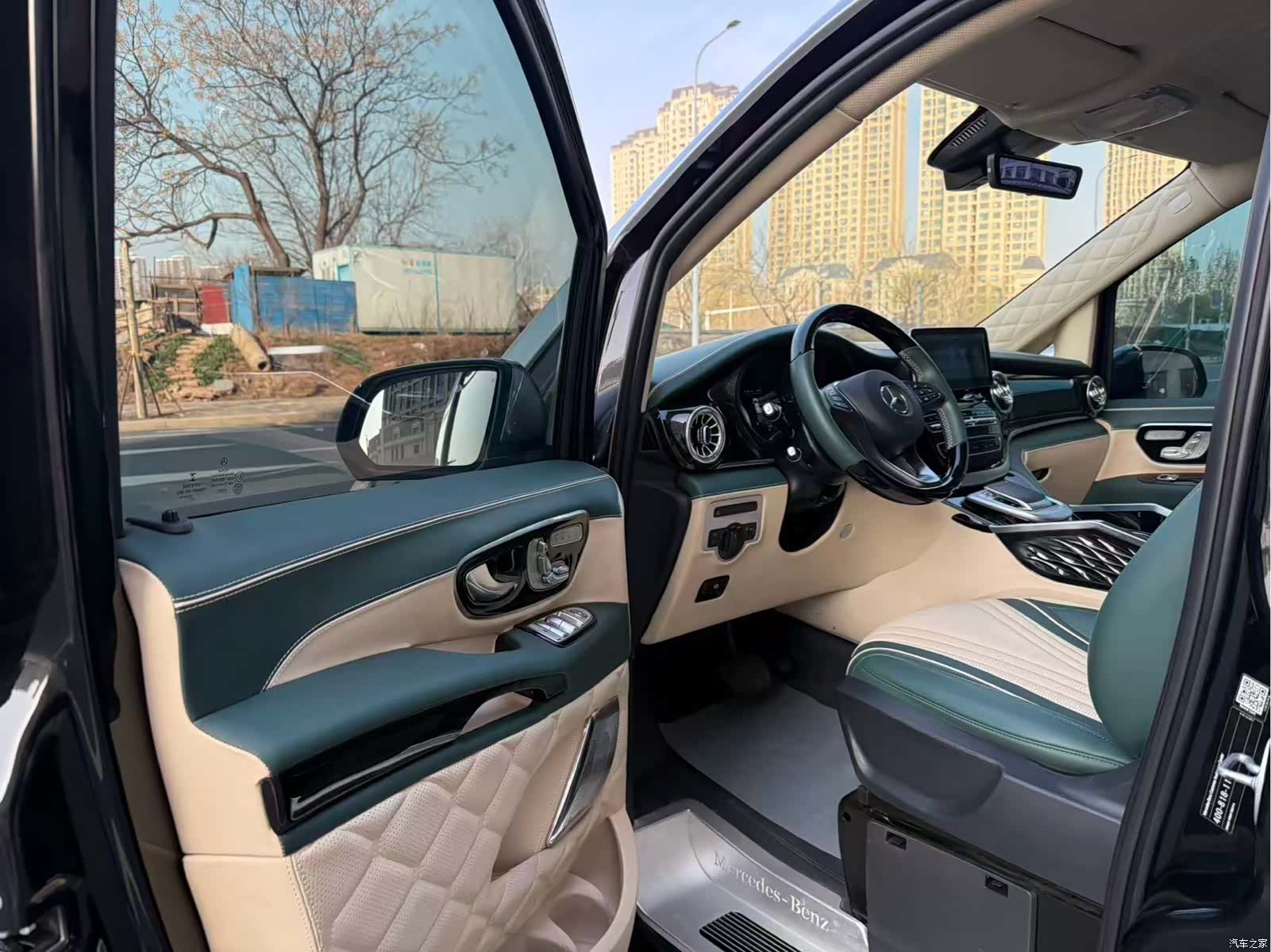 Mercedes-Benz 7, 2022 8