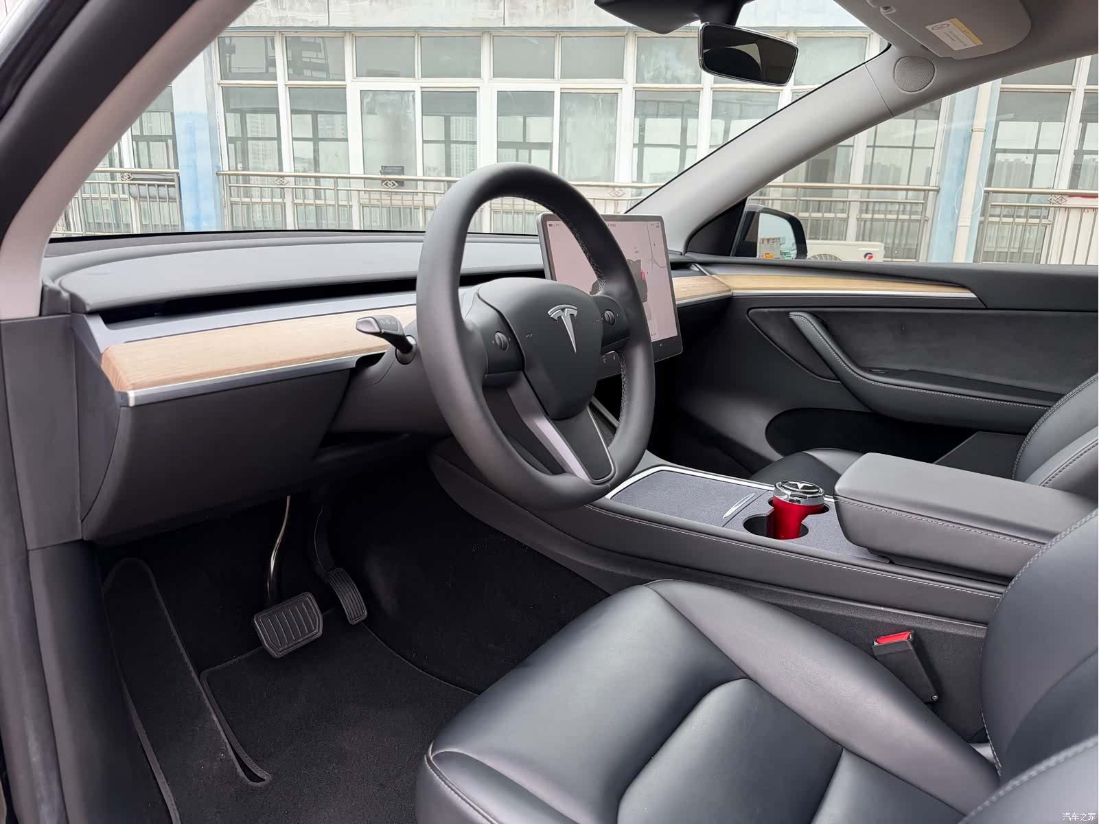 Tesla Model Y, 2023 16