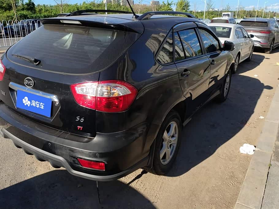 BYD S6