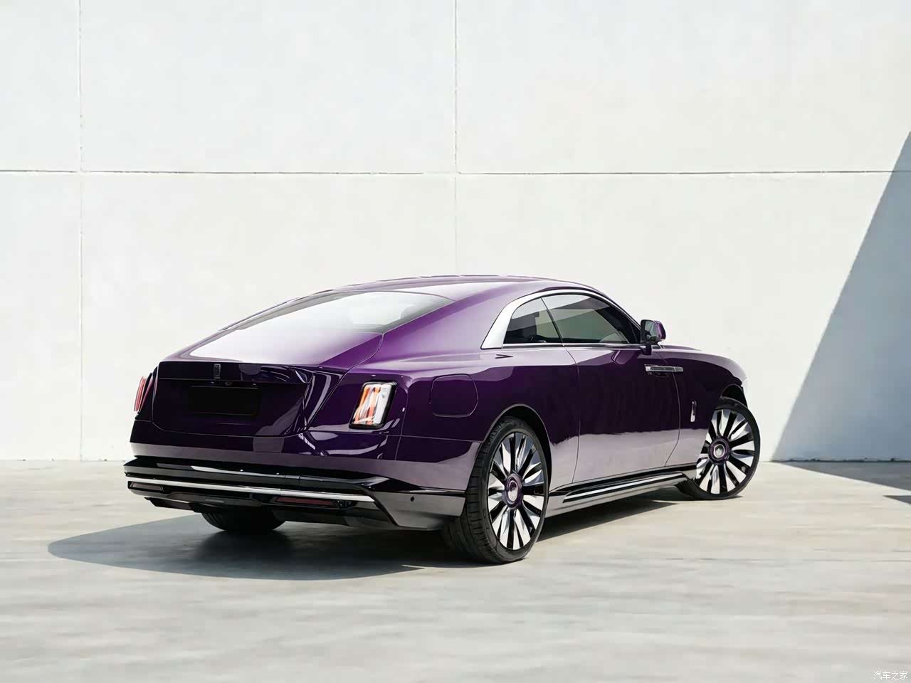 Rolls-Royce Spectre, 2025 4