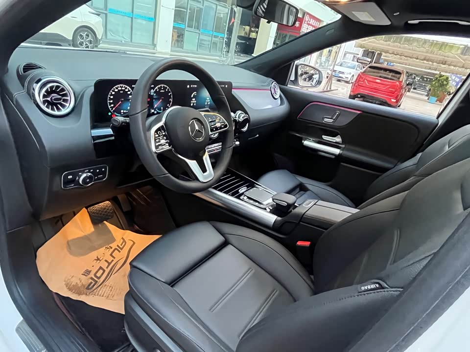 Mercedes-Benz GLA Mercedes-Benz GLA