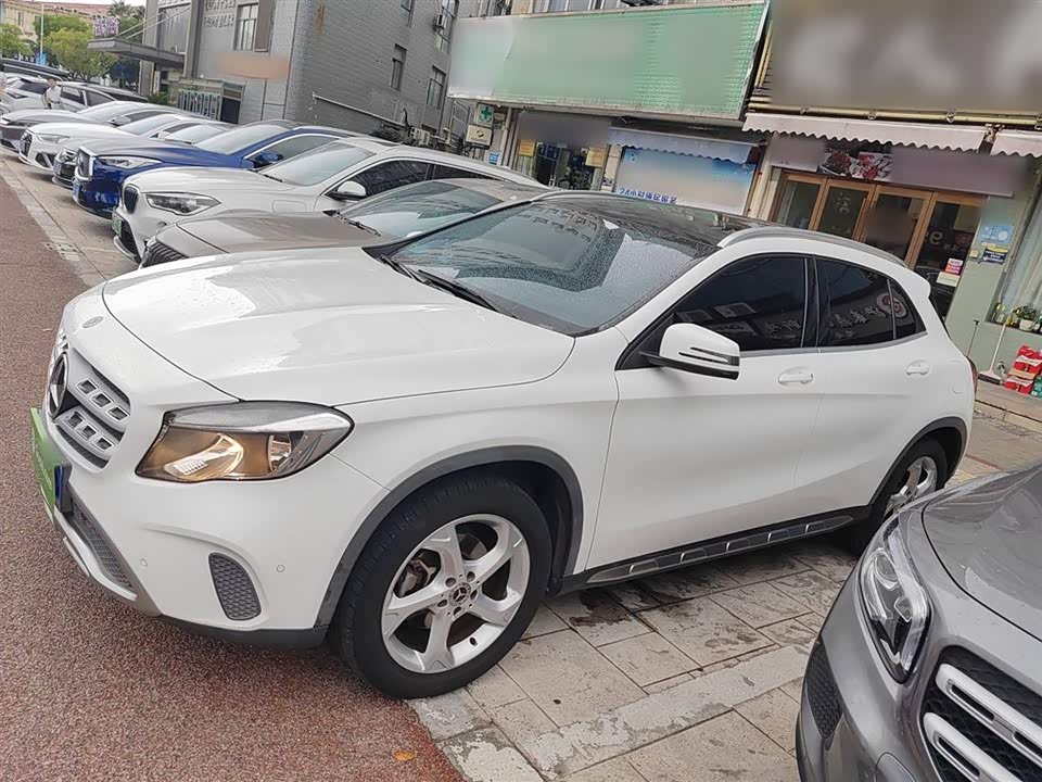 Mercedes-Benz GLA