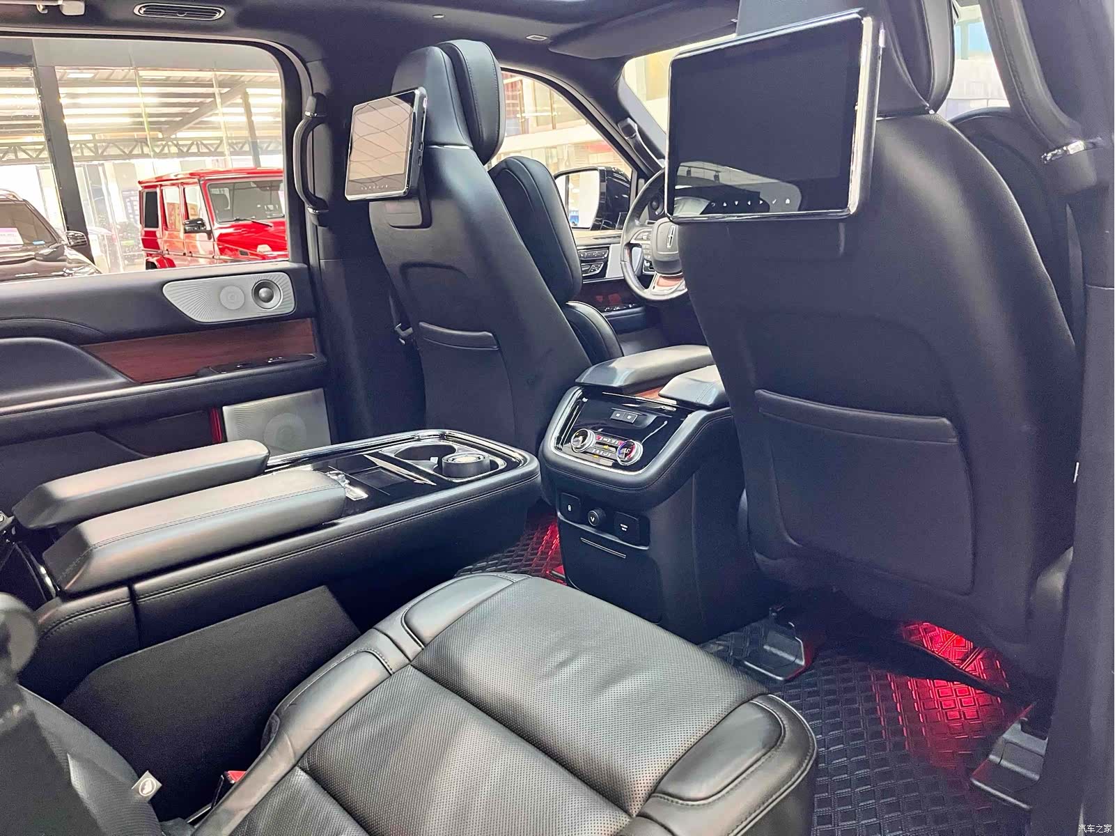 Lincoln Navigator, 2018 11