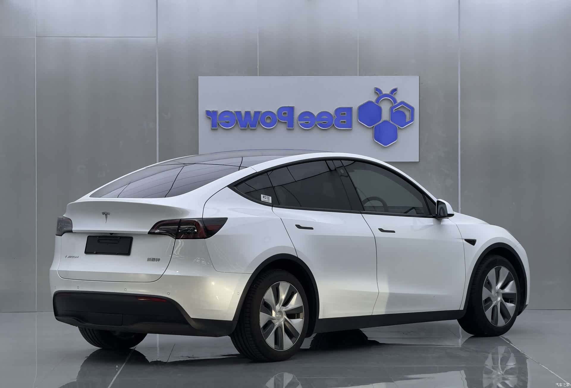 Tesla Model Y, 2022 все фото